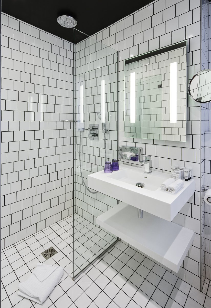 Best Western Premier Faubourg 88 Classic Room Bathroom